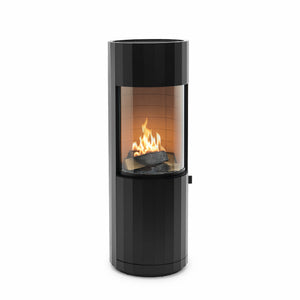 Cozo FLOGS freestanding bioethanol stove in matte black – ribbed cylinder with curved glass and flames around ceramic logs, studio packshot