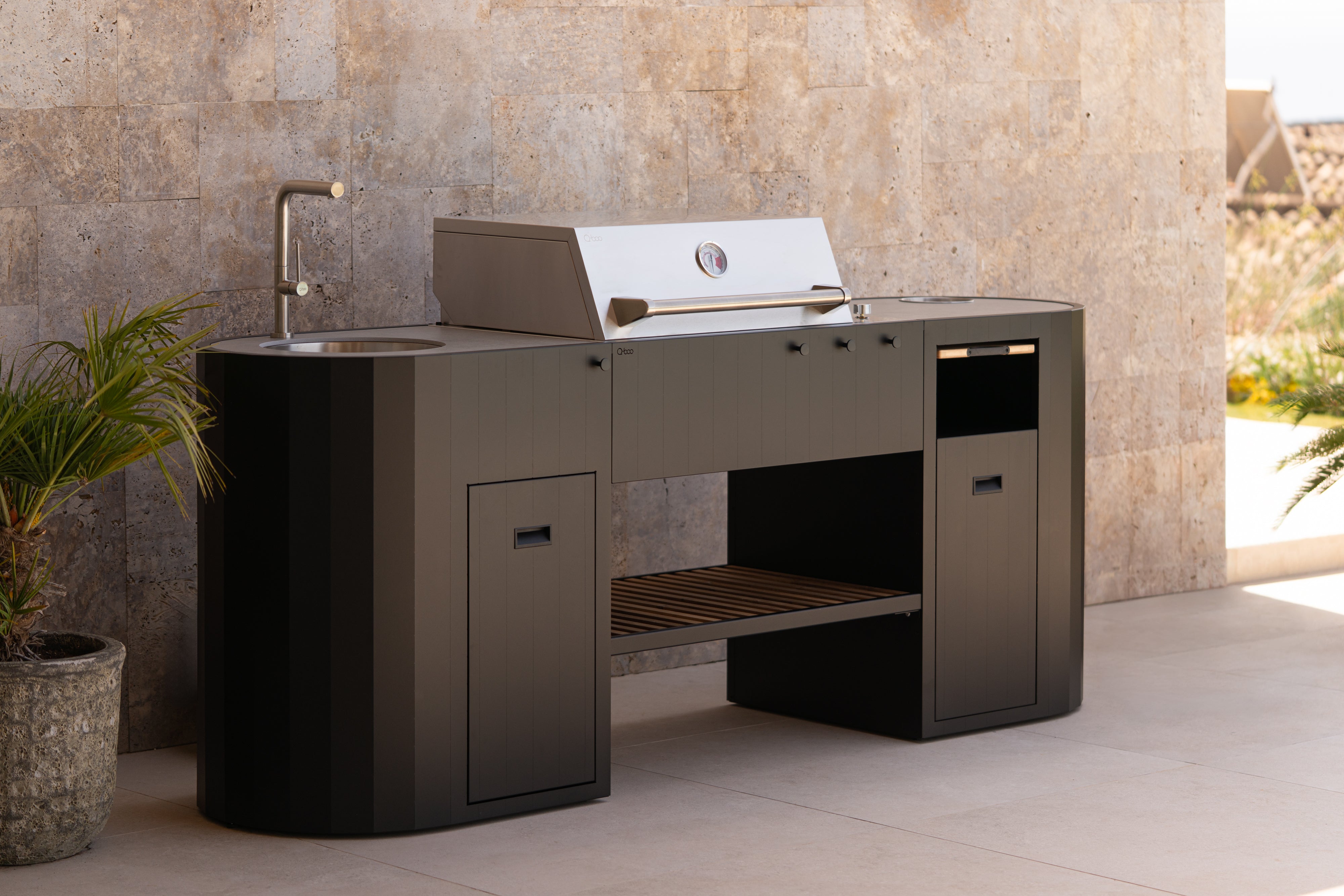 OVO GL outdoor kitchen with the OVO Grill 3B module