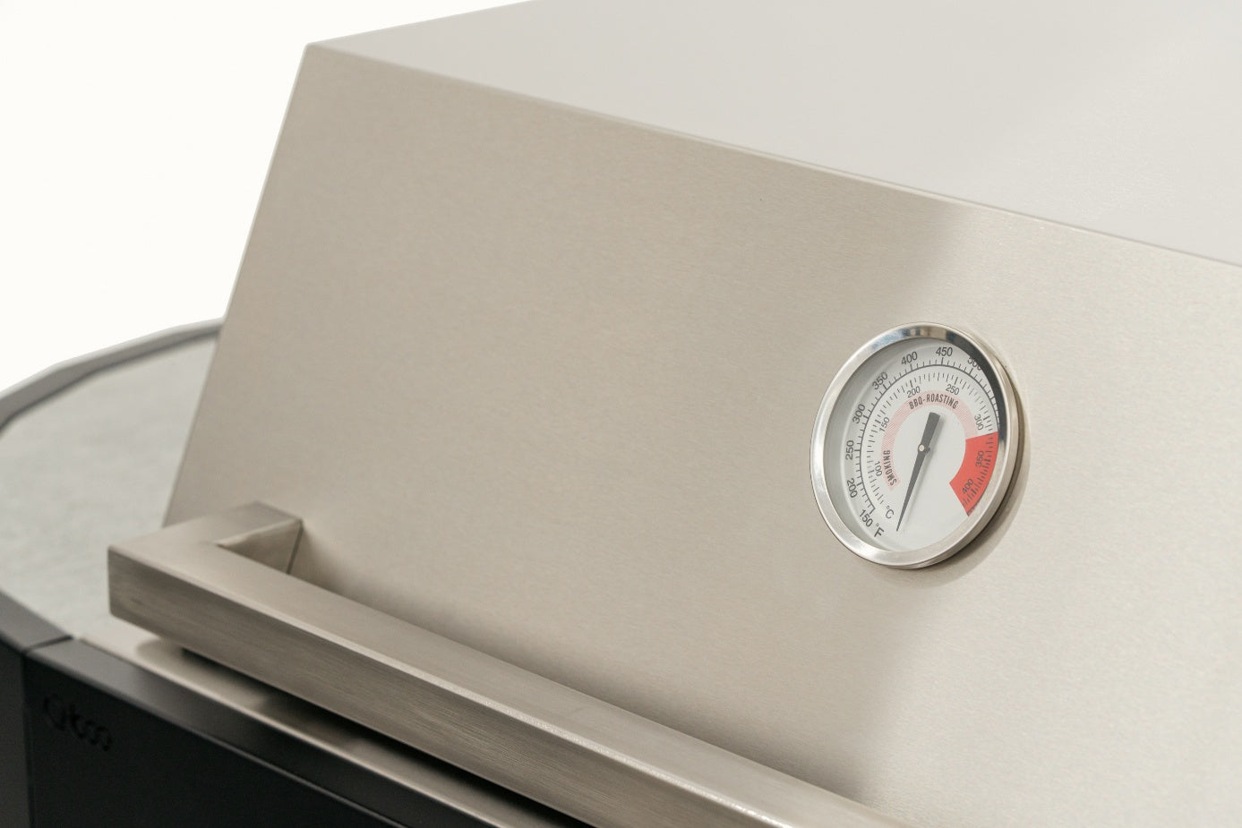 OVO Grill 3B - built-in thermometer on the double-layer hood